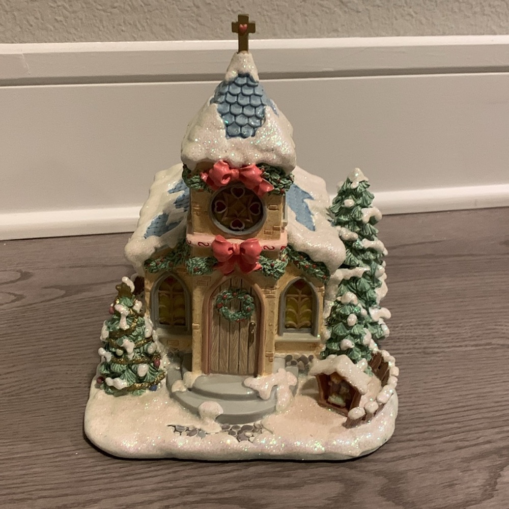 PRECIOUS MOMENTS INC. “Holy night chapel Sculpture. FREE SHIPPING.